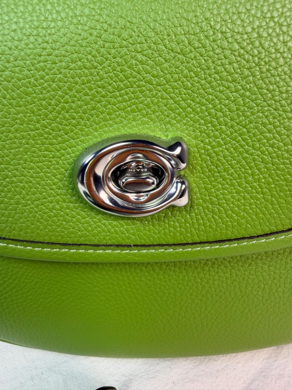 Coach Willow Saddle Bag Dark Lime Green Pebbled Leather Turnlock Crossbody - Picture 2 of 14